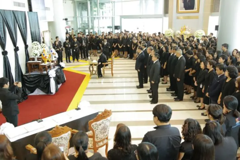 พม. จัดพิธีลงนามถวายอาลัยพระบาทสมเด็จพระเจ้าอยู่หัวในพระบรมโกศ