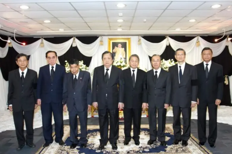 นายชาตรี โสภณพนิช ประธานกรรมการธนาคาร นาย...