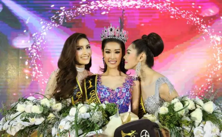 แนท-บุ๋ม ร่วมตัดสินสวยสุดทะลุจักรวาล บิวตี้ คว้ามง! มิสควีนออฟยูนิเวิร์ส บิวตี้ไทยแลนด์