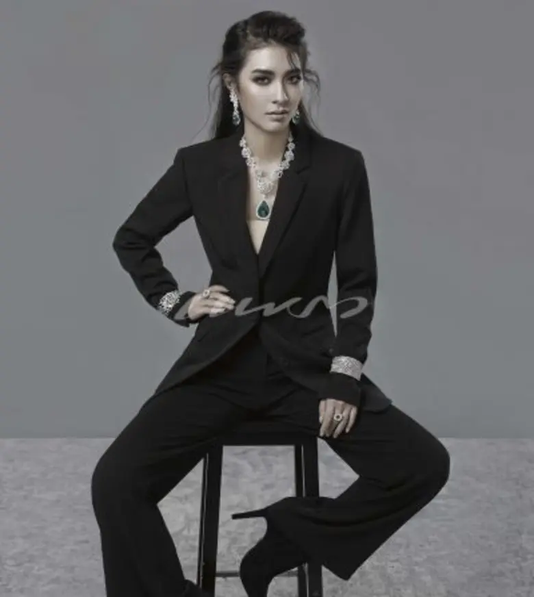 นิตยสารแพรว ฉบับวันที่ 10 ตุลาคม 2559 ปกมิว-นิษฐา, เบลล่า-ราณี