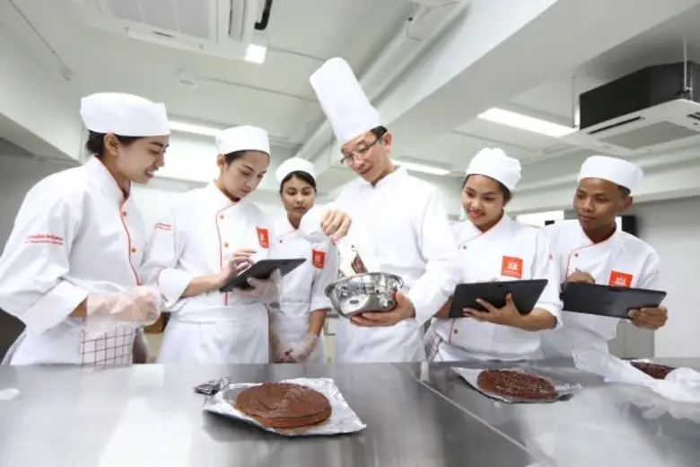 โรงเรียนดุสิตธานีการโรงแรม ขานรับนโยบายรัฐสร้างแรงงานคุณภาพ จัดโปรโมชั่นพิเศษลดค่าเรียน 10 เดือน 5 หมื่นบาท ผ่อน 0%