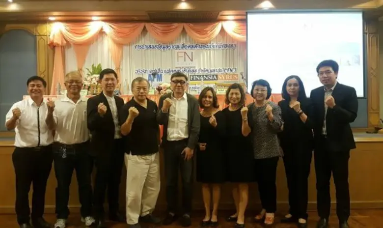 นายปรีชา ส่งวัฒนา (ที่5จากซ้าย) ประธานกรร...