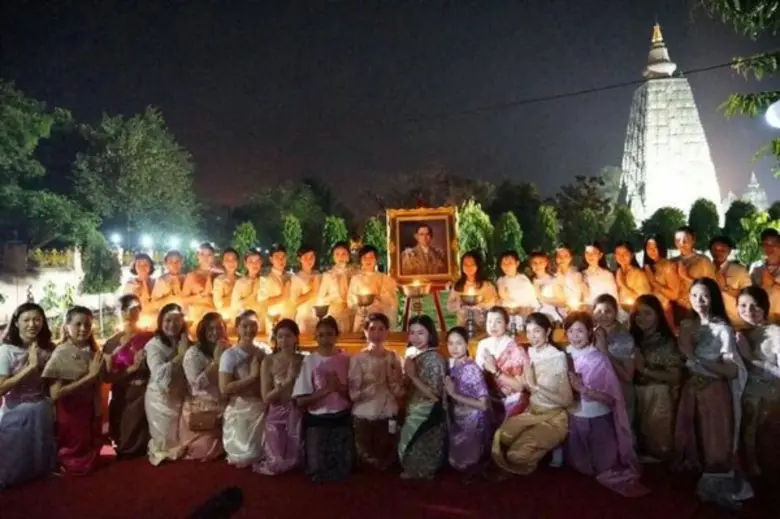 วันที่13ตุลาคม 2559 เวลาตี4 คณะของเราออกเ...