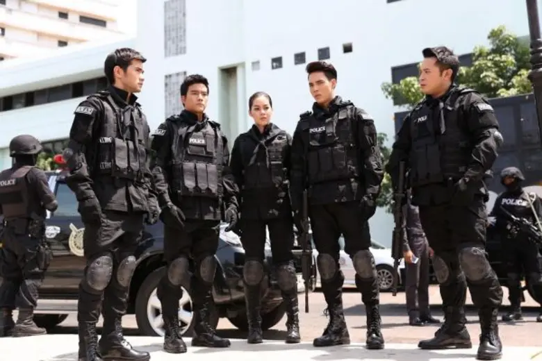 เรื่องย่อ: ดาวหลงฟ้า ภูผาสีเงิน