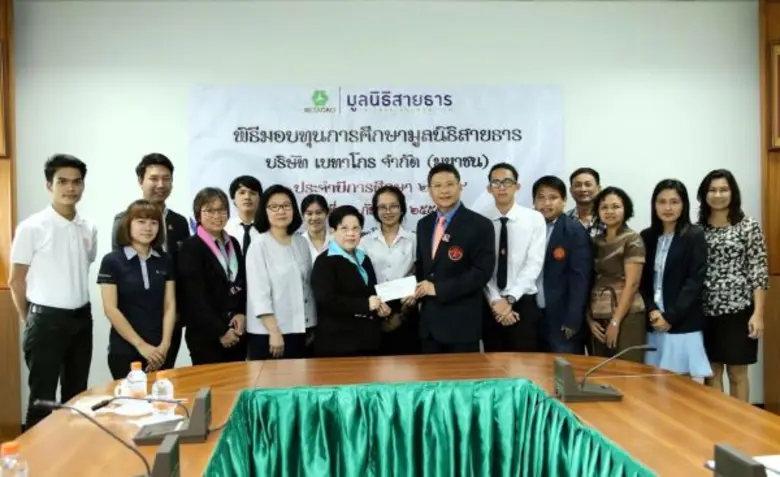 นางสมใจ วุฒิพุธนันท์ กรรมการมูลนิธิสายธาร...