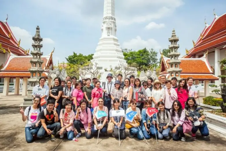 นางกัณฑรัตน์ เจิมจิตรผ่อง ผู้ช่วยประธานเจ...