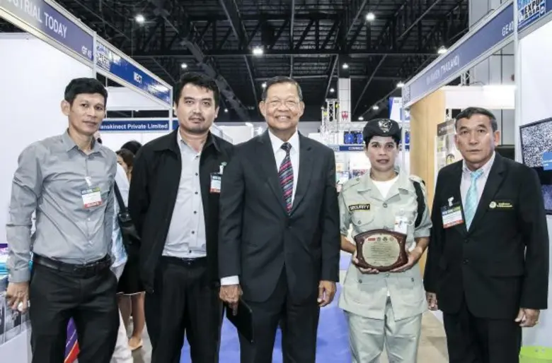 พล.ต.อ.อชิรวิทย์ สุพรรณเภสัช (กลาง) อดีตร...