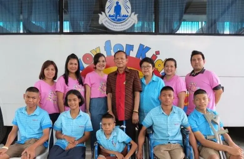 คูณ นามบุรินทร์ ผู้อำนวยการโรงเรียนศรีสัง...