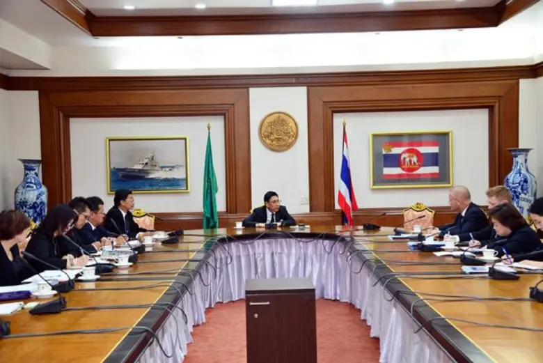 นายกุลิศ สมบัติศิริ อธิบดีกรมศุลกากร ให้ก...