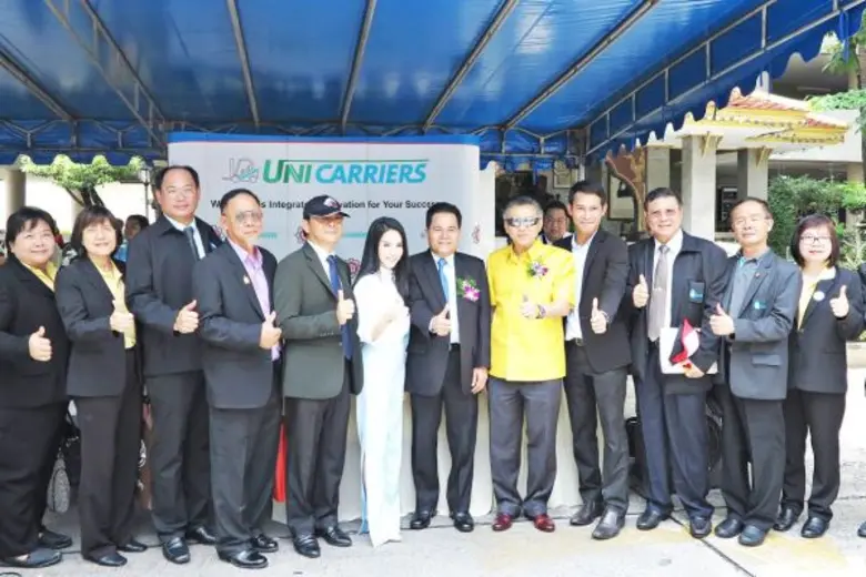 นายเข้มแข็ง ขันแข็ง ผู้จัดการทั่วไปฝ่ายรถ...