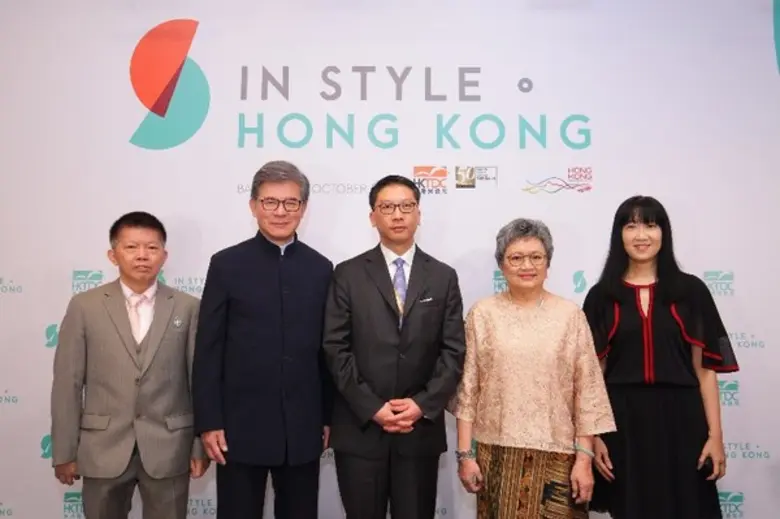 (จากซ้าย) นายเกียรติชัย โสภาเสถียรพงศ์ ผู...