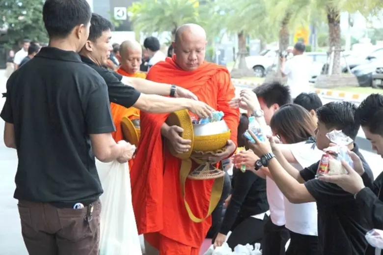 บุญถาวร เชียงใหม่ จัดพิธีทำบุญตักบาตร เพื...