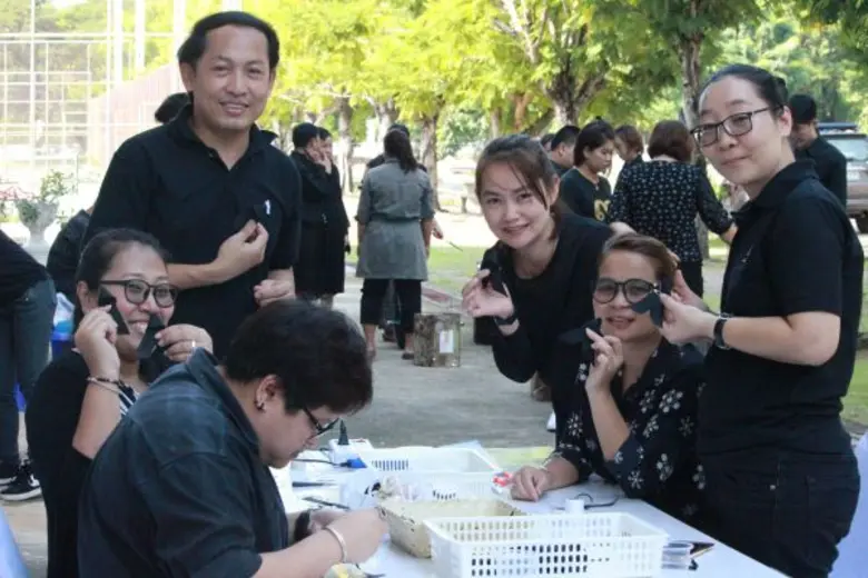 สถานอารยธรรมศึกษา โขง-สาละวิน ม.นเรศวร จัดโครงการ“หล่อหลอมดวงใจใส่ผืนผ้า” ถ่ายทอดองค์ความรู้การย้อมผ้า ตามหลักปรัชญาเศรษฐกิจพอเพียง