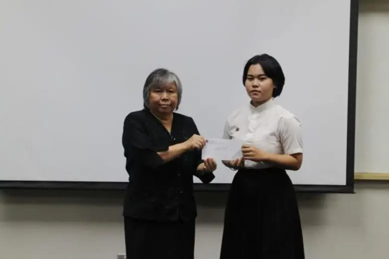 “กองทุน ถวัลย์ – ไทยพาณิชย์” มอบทุนเด็กศิลป์เรียนดี แต่ขาดทุนทรัพย์ ประจำปี 2559