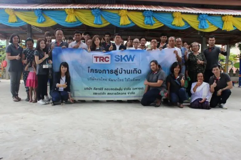 คุณภาวิตา ลี้สกุล (กลางซ้าย) ผู้อำนวยการส...