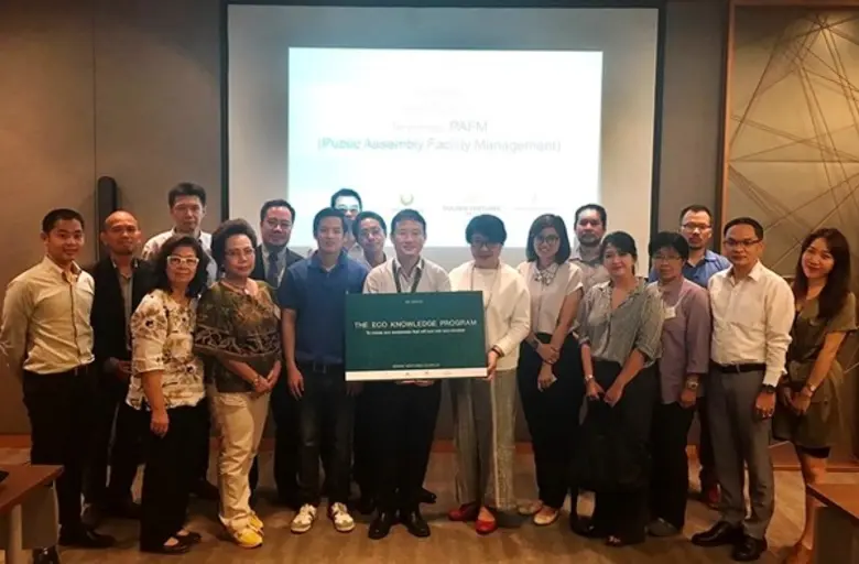 ธนาฒย์ เกรียวสกุล (ที่ 7 จากซ้าย) ผู้อำนว...