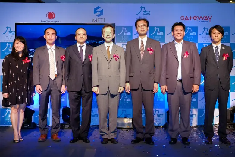 นายณภัทร เจริญกุล (ที่ 2 จากขวา) กรรมการผ...