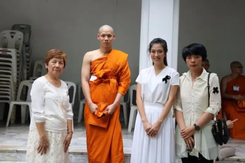 เอก ซีซันไฟฟ์ บวชเพื่อน้อมถวายเป็นพระราชกุศลแด่ “พ่อหลวง”