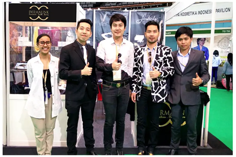 นายธีร์ธวัช แร่จั่น (ที่ 2 จากขวา) ประธาน...