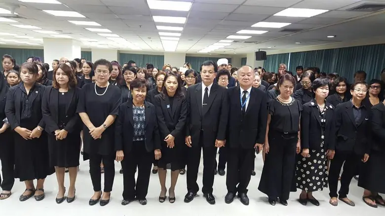 ผู้บริหาร พนักงาน และฝ่ายขายไทยประกันชีวิตทั่วประเทศ น้อมเกล้าน้อมกระหม่อมถวายอาลัยพระบาทสมเด็จพระปรมินทรมหาภูมิพลอดุลยเดช