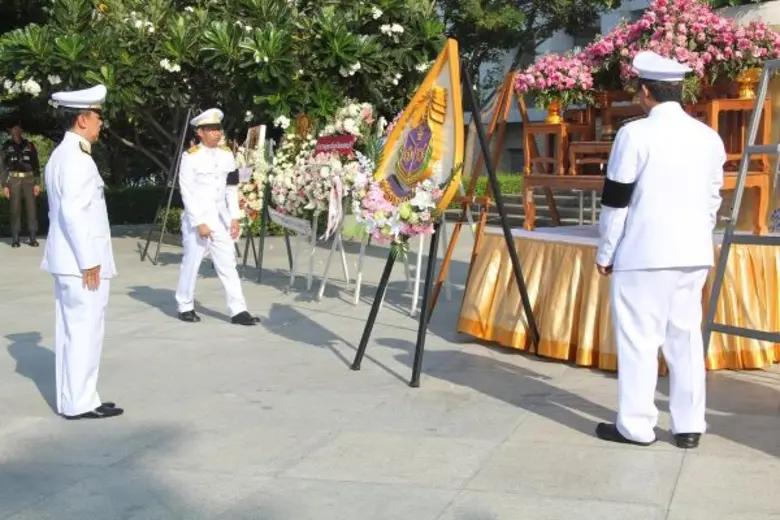 ประธานกรรมการ ป.ป.ช. นำกรรมการ ป.ป.ช. ผู้บริหาร และข้าราชการ - เจ้าหน้าที่ สำนักงาน ป.ป.ช. วางพวงมาลาหน้าพระบรมราชานุสาวรีย์ พระบาทสมเด็จพระจุลจอมเกล้าเจ้าอยู่หัว รัชกาลที่ 5