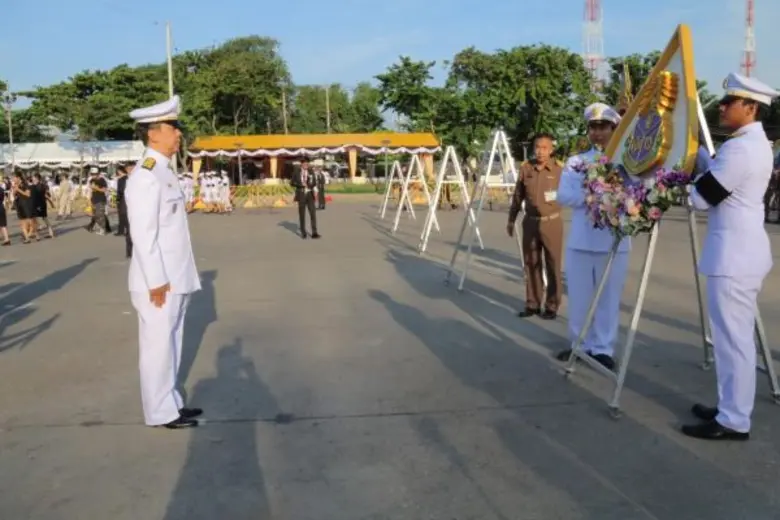ประธานกรรมการ ป.ป.ช. นำกรรมการ ป.ป.ช. ผู้บริหาร และข้าราชการ - เจ้าหน้าที่ สำนักงาน ป.ป.ช. วางพวงมาลาหน้าพระบรมราชานุสาวรีย์ พระบาทสมเด็จพระจุลจอมเกล้าเจ้าอยู่หัว รัชกาลที่ 5