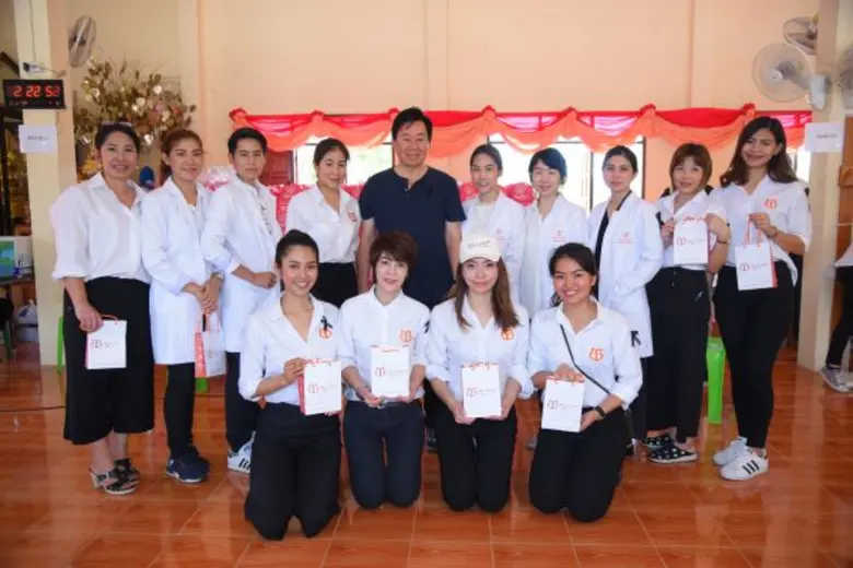 “ธัญญ่า-ปุ๊กกี้” ทำดีเพื่อพ่อ!! ระดมทีมแพทย์และพนักงาน บีบี คลินิก ช่วยเหลือผู้ประสบภัยน้ำท่วม ที่อยุธยา