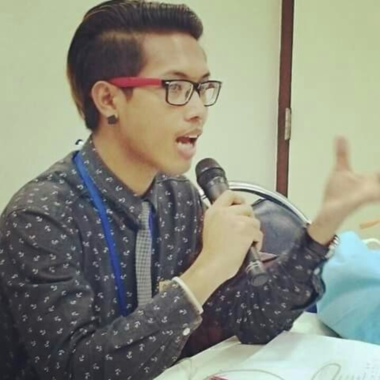 ในปัจจุบัน ครูอาจารย์ที่สอนอยู่ในโรงเรียน...