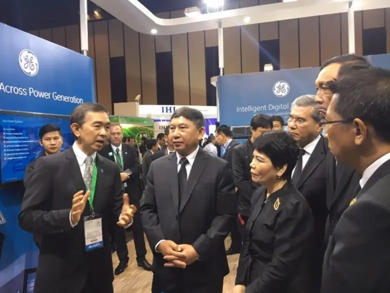 นายโกวิทย์ คันธาภัสระ (ซ้าย) ประธานและหัว...