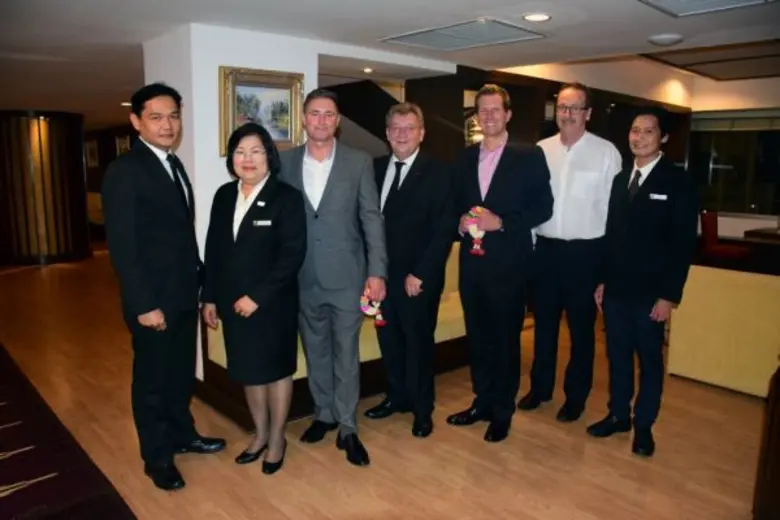 Klaus Sennik (centre), General Manager of...