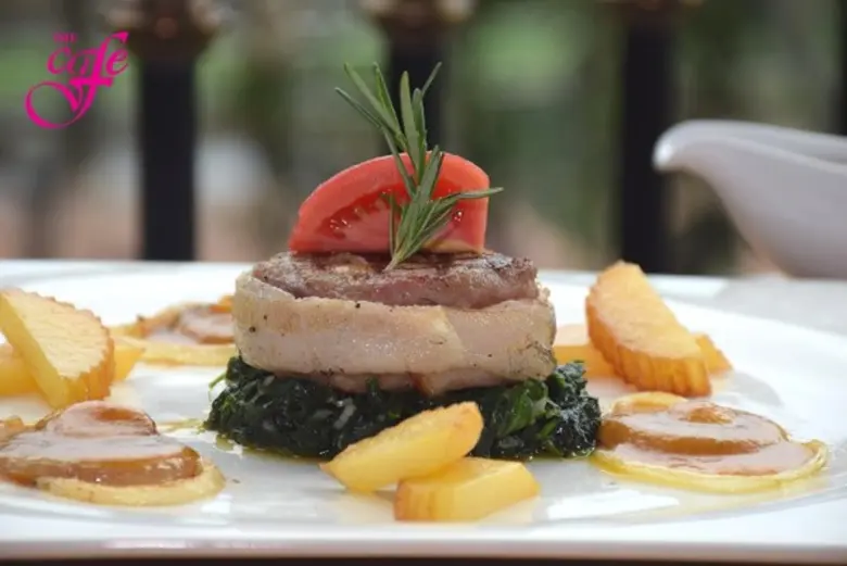 เดือนนี้ ห้องอาหาร เดอะ คาเฟ่ จะทำให้คุณอิ่มตา อิ่ม...