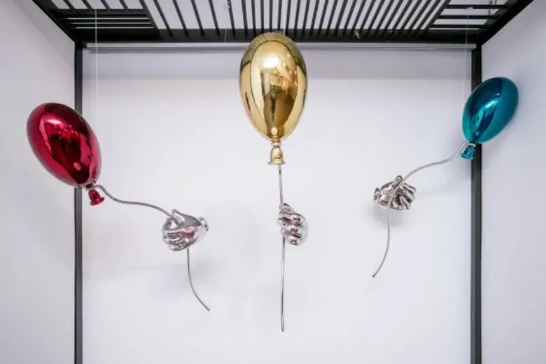 งานแสดงนิทรรศการศิลปะ "Paradoxes" โดย โคส...