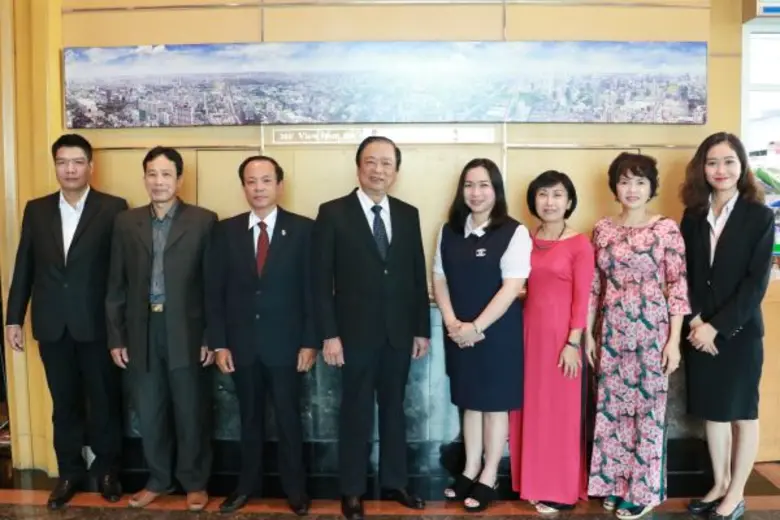 ธิดารัตน์ เจริญพงษ์ ผู้อำนวยการฝ่ายประชาสัมพันธ์และ...