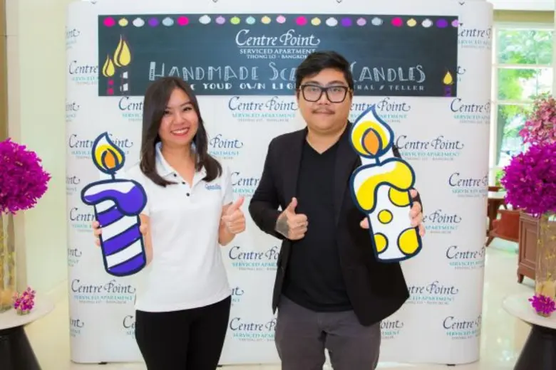 นางสาวศศิ ม้าแก้ว (ซ้าย) ผู้จัดการทั่วไป เซนเตอร์ พ...