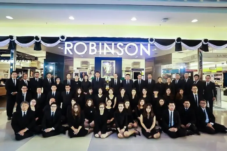 ทางห้างสรรพสินค้า Robinson ได้แสดงความจงรักภักดี โด...