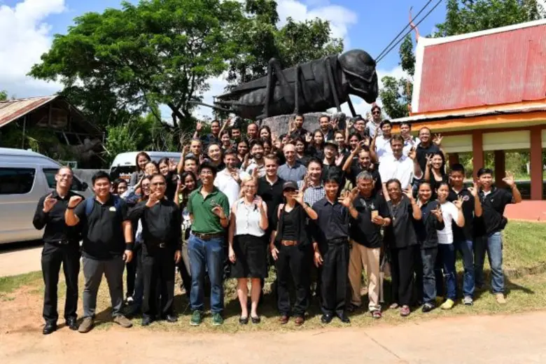 นางสาวดุจเดือน ศศะนาวิน เลขาธิการสำนักงาน...