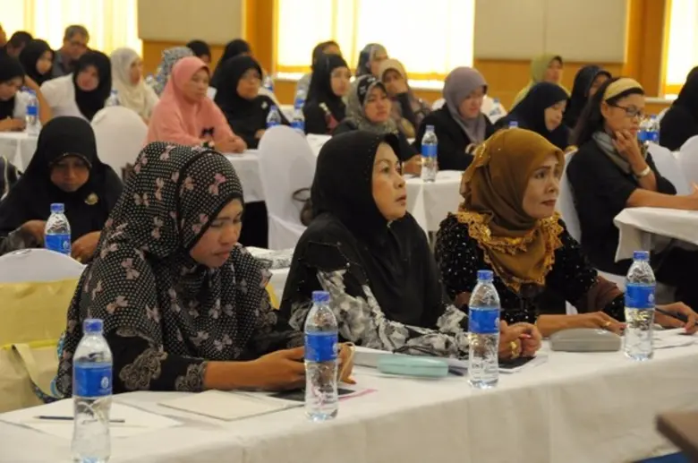 สถาบันสิ่งทอฯ เปิดโครงการพัฒนาผลิตภัณฑ์สิ่งทอและเครื่องแต่งกายมุสลิมในจังหวัดชายแดนภาคใต้เพื่อตอบสนองความต้องการในตลาดอาเซียน