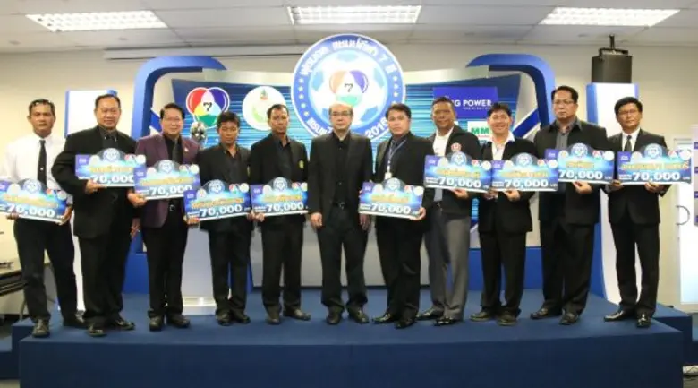 หลังจากที่ขับเคี่ยวจากโรงเรียนทั่วประเทศ ...