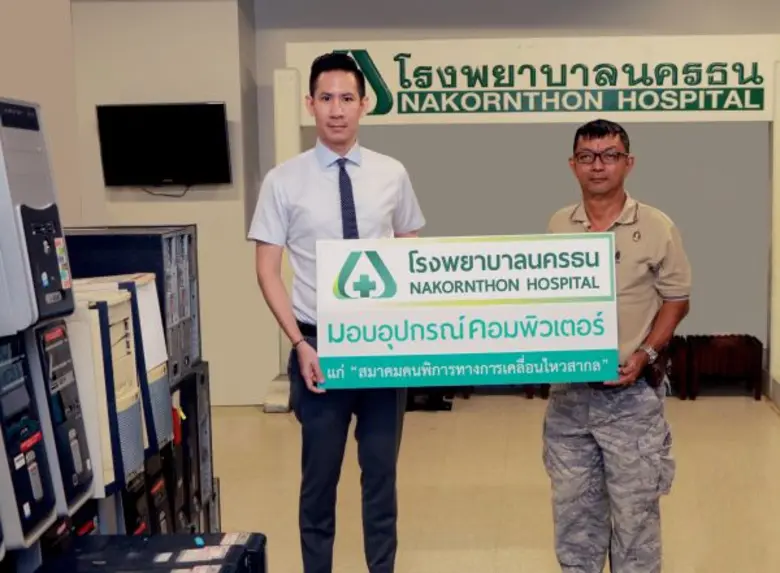 นายปิยะเดช ทองสิมา (ซ้าย) ผู้ช่วยผู้อำนวย...