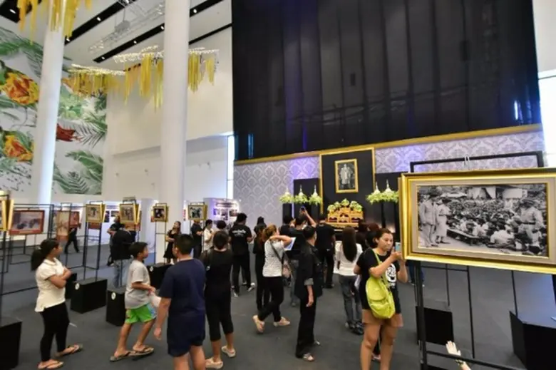 “เดอะมอลล์ นครราชสีมา เชิญชมนิทรรศการ 'ธ สถิตในดวงใจ นิรันดร์กาล...ตามรอยพ่อ’”