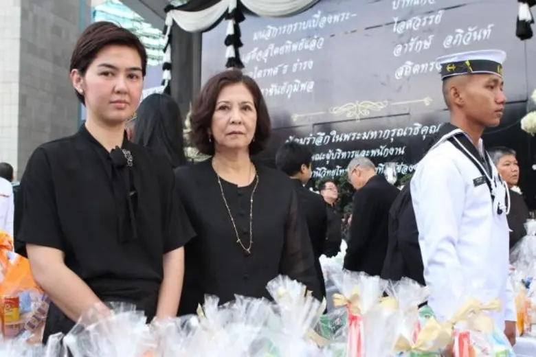 สถานีวิทยุโทรทัศน์ไทยทีวีสีช่อง 3 จัดพิธีตักบาตรถวายเป็นพระราชกุศล แด่พระบาทสมเด็จพระปรมินทรมหาภูมิพลอดุลยเดช เนื่องในวันปัณรสมวาร