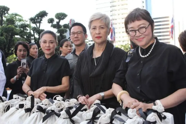 สถานีวิทยุโทรทัศน์ไทยทีวีสีช่อง 3 จัดพิธีตักบาตรถวายเป็นพระราชกุศล แด่พระบาทสมเด็จพระปรมินทรมหาภูมิพลอดุลยเดช เนื่องในวันปัณรสมวาร