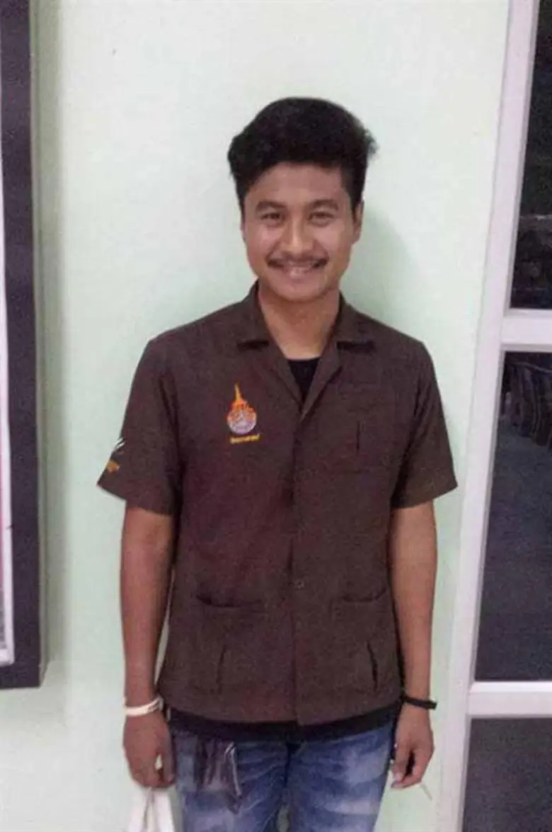 จิตอาสาวิศวกรรมสิ่งทอ มทร.ธัญบุรี ย้อมผ้าฟรี ถวายในหลวง