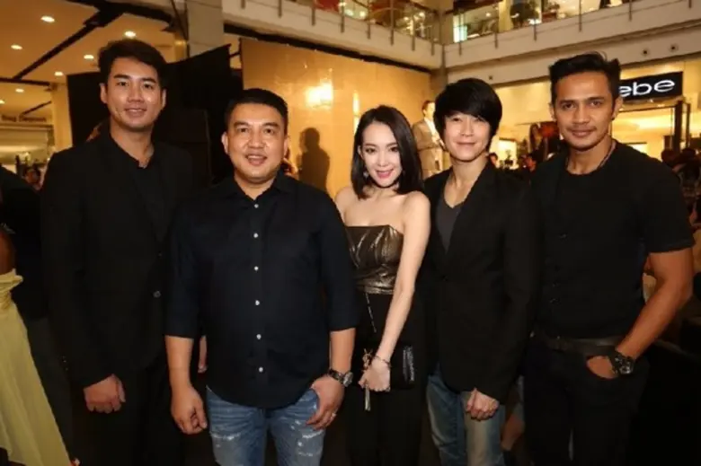 “มิกค์ ทองระย้า” พร้อมเหล่าคนดังร่วมเปิดตัว Kriss Miracle Gold Day...Go for the Goal