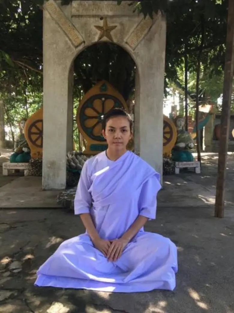 นักร้องสาวลูกทุ่งสุดฮอต " จ๊ะ-อาร์สยาม " ...