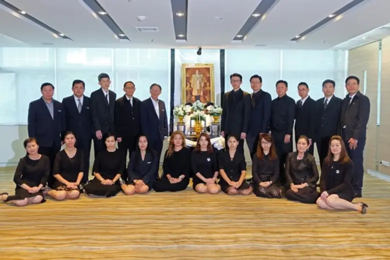 ปรัชญา กุลวณิชพิสิฐ กรรมการผู้จัดการ (ขวา...