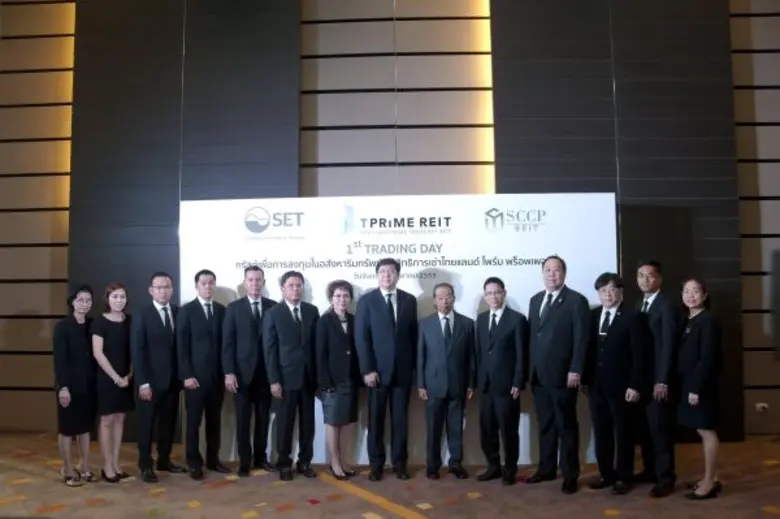 ม.ร.ว.จัตุมงคล โสณกุล (ที่ 6 จากขวา) อดีต...