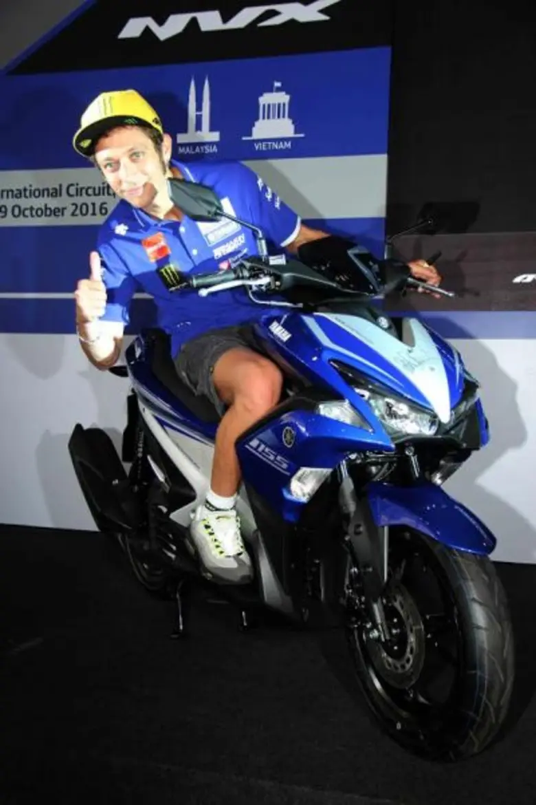 ยามาฮ่าดึง รอสซี่ แชมป์โลกร่วมเปิดตัว ยามาฮ่า แอร็อกซ์ 155 ออโตเมติกสายพันธุ์สปอร์ตรุ่นใหม่ครั้งแรกของโลกที่สนามเซปัง