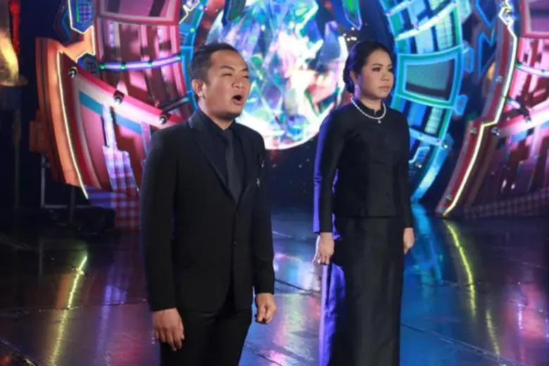 ครูสลา จรดปากกา แต่งเพลง “ลำภูไท ด้วยหัวใจที่ฮักพ่อ” ด้วยความอาลัยจากใจลูกอิสาน “ไมค์ทองคำ หมอลำฝังเพชร”