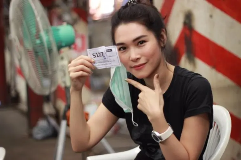 ไทย ซีซีทีวี ร่วมปันน้ำใจ รับบริจาคเสื้อนำไปย้อมดำ ถวายเป็นพระราชกุศล พ่อของแผ่นดิน